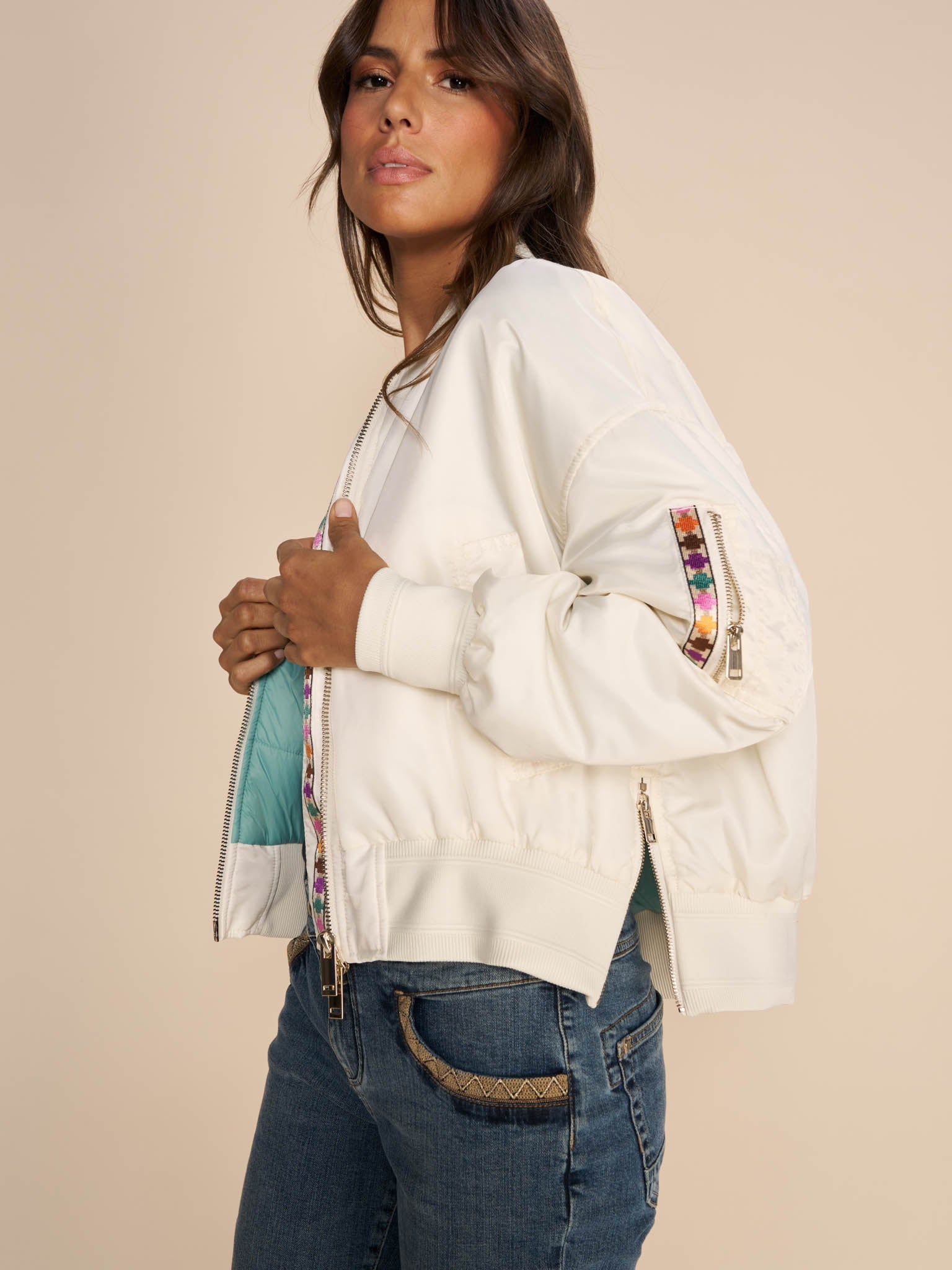 Modelshot / Ecru / Detail